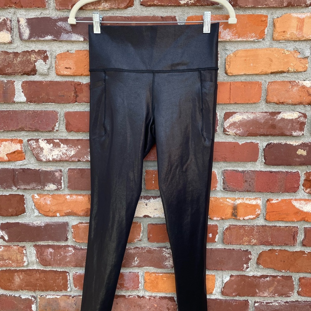 Athleta Salutation Stash Shine Legging